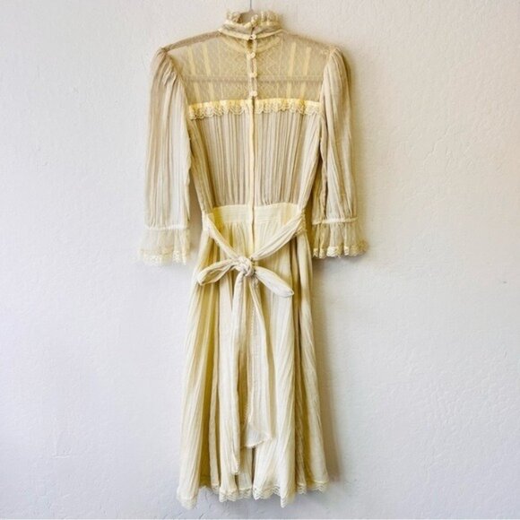 Vintage Victorian Lace Length Cream Colored Dress - Picture 10 of 13